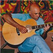 Aprender y gustar de la música a través de la guitarra y el canto en Reus